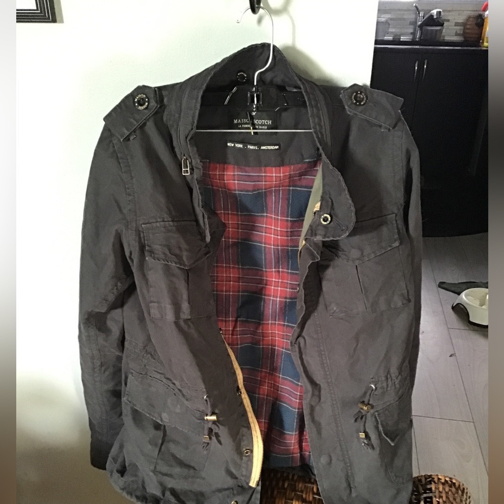 Maison Scotch jacket. In excellent shape. Cinches at waiste